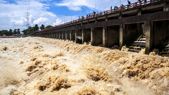 Farakka: ভয়াবহ রুপ নিতে চলেছে ফারাক্কার বন্যা পরিস্থিতি!